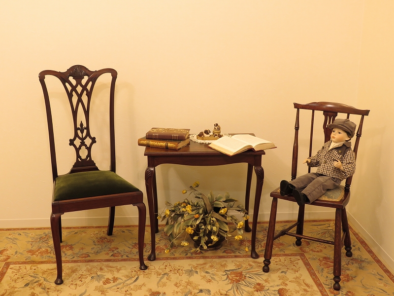 小振りなマホガニーの椅子 （ドールチェア）　イギリスのアンティーク家具