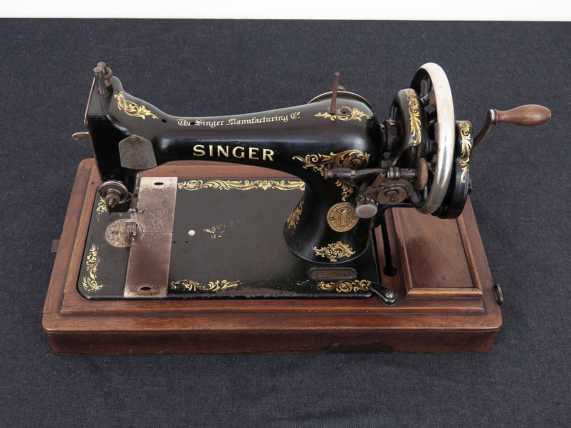 イギリスの古い手動式の卓上ミシン（SINGER）（AL-0496） | アンティーク家具 販売・通販「アルヴェール」