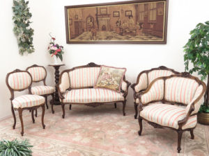 ヴィクトリアン様式の繊細なセティ イギリスのアンティーク家具（A 