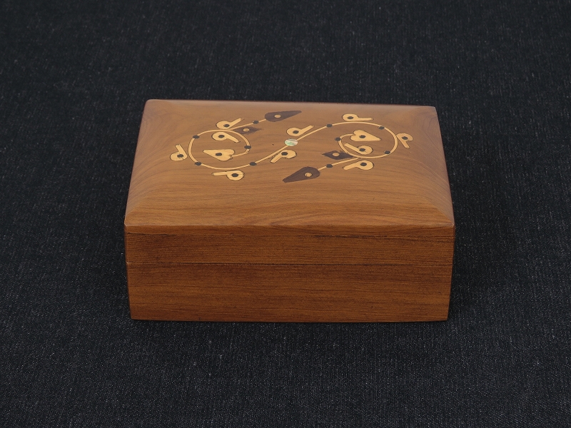 上質な作りの小さなアンティーク木箱（ボックス）　ベルギーのアンティーク雑貨