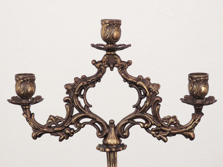 天使のキャンドルスタンド ・3灯の枝付き燭台（ジランドール）真鍮のアンティーク雑貨（4月21日） | アンティーク家具 販売・通販「アルヴェール」