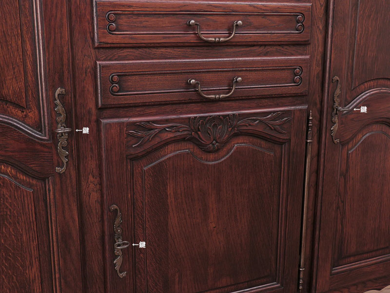 収納力のある３枚扉のキャビネット フランスのアンティーク家具（6月20日） | アンティーク家具 販売・通販「アルヴェール」